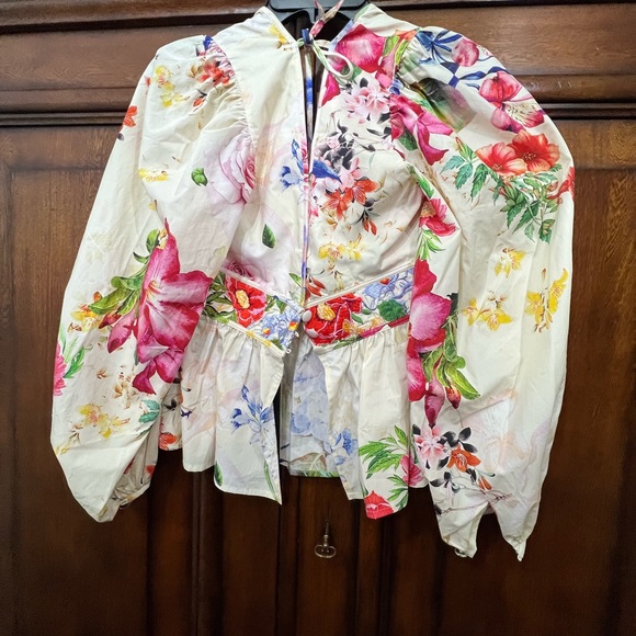 Marciano by Guess Mira Top 
Glorious Garden NWT - Picture 6 of 9